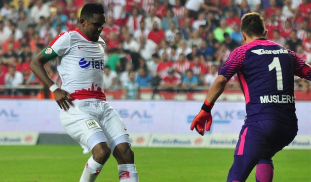 Muslera Eto’o’ya yine acımadı