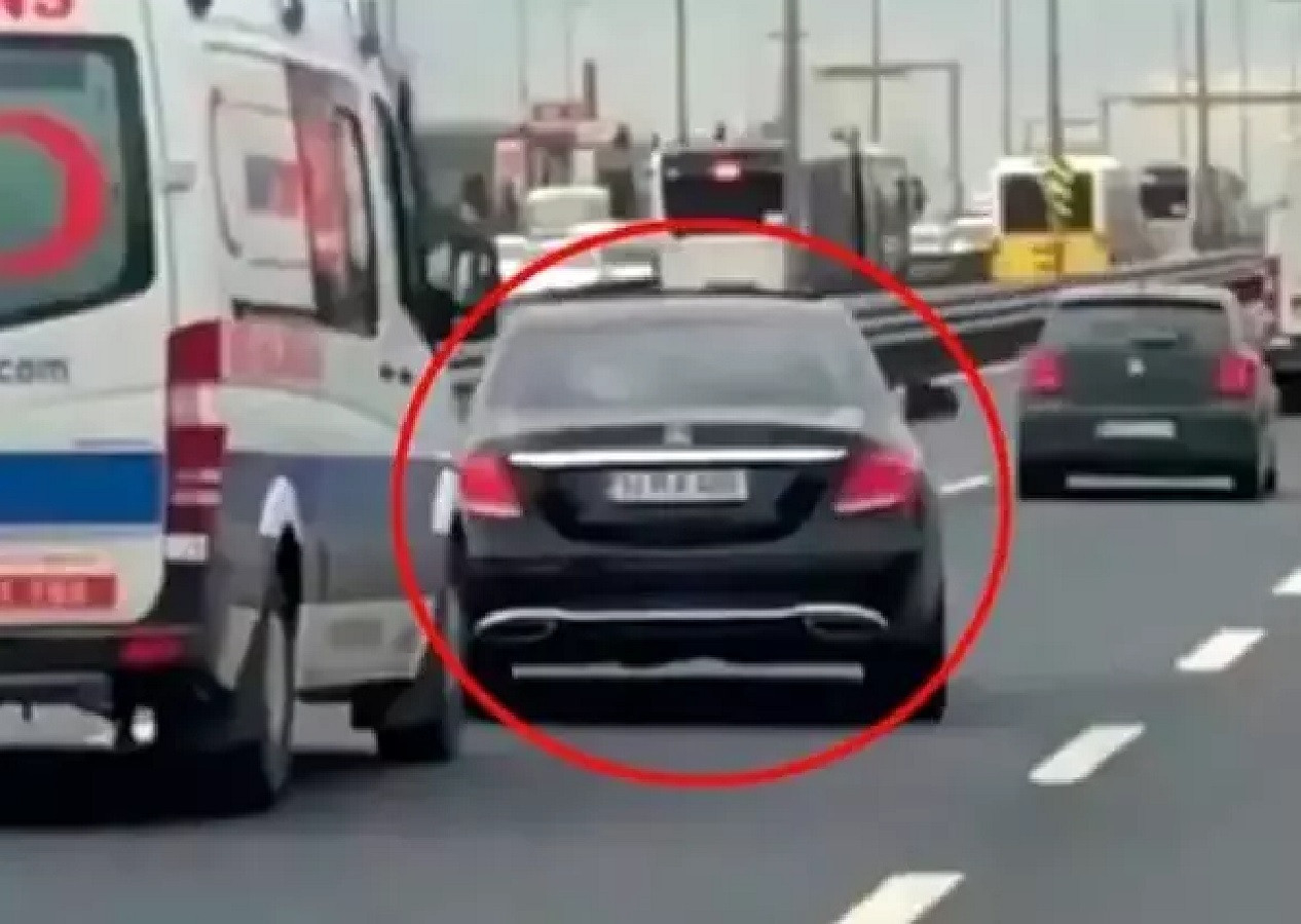 Bağcılar'da ambulansa yol vermeyen sürücüye 20 bin 796 lira ceza