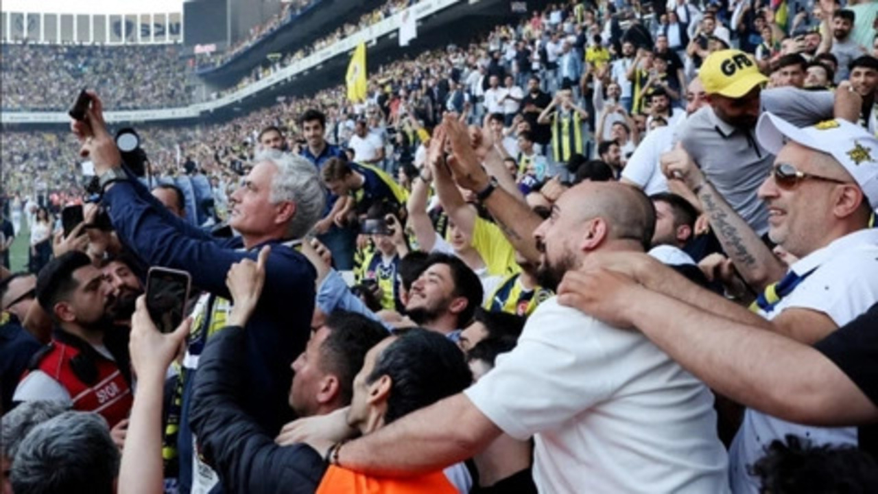 Jose Mourinho'dan Fenerbahçe taraftarına dikkat çeken mesaj!
