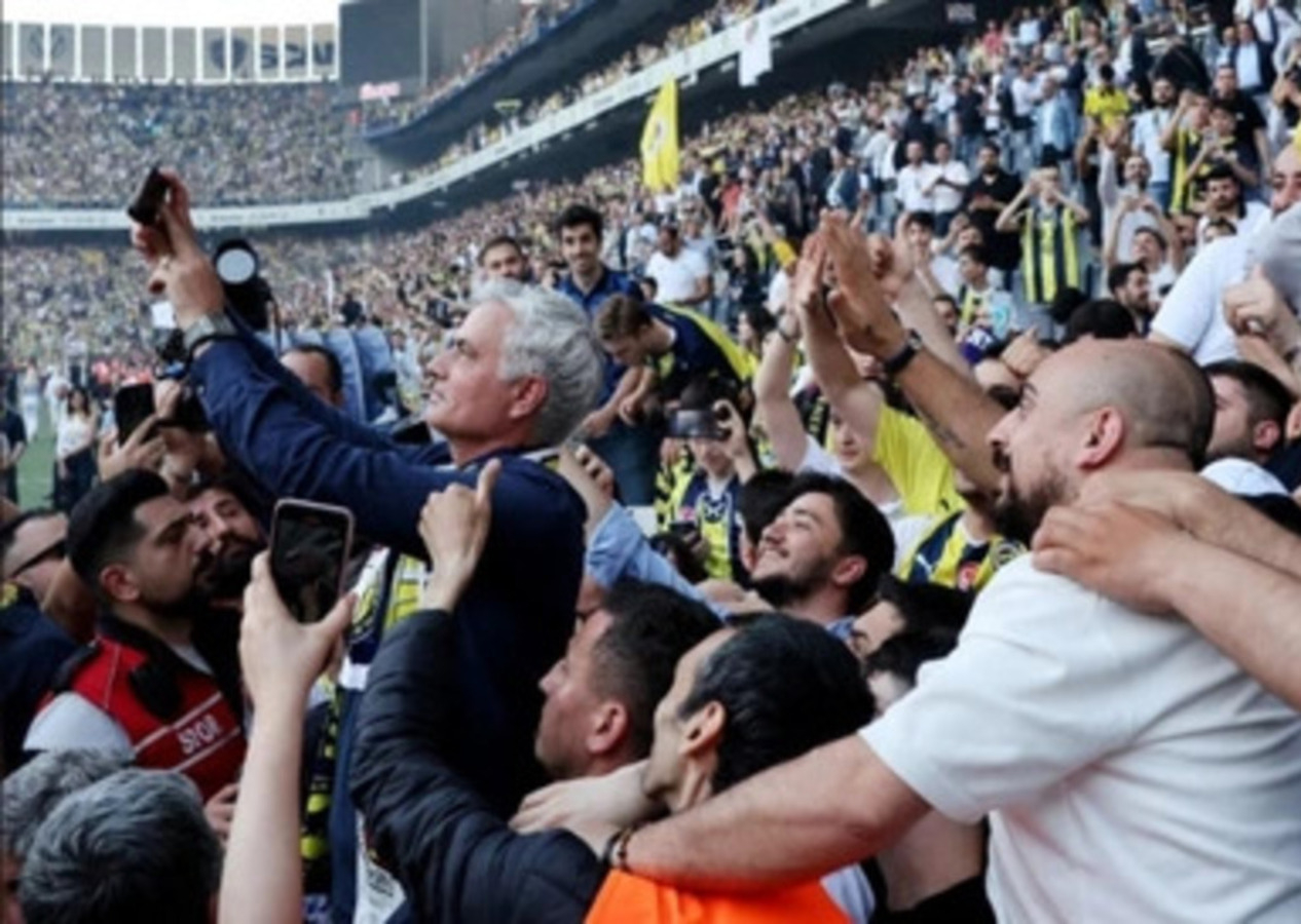 Jose Mourinho'dan Fenerbahçe taraftarına dikkat çeken mesaj!