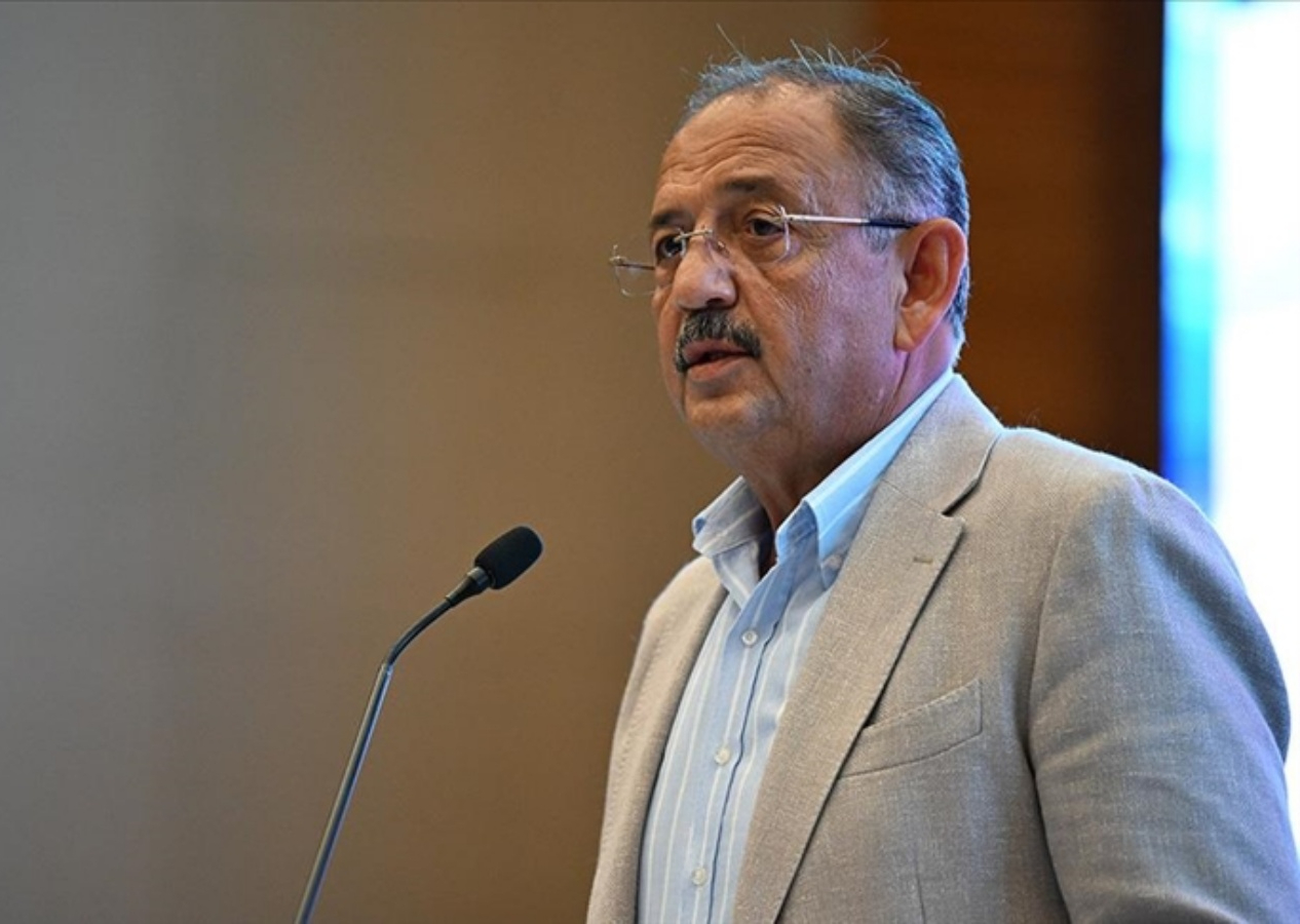 Bakan Özhaseki: Çöken binanın 1,5 katının kaçak olarak eklendiği tespit edildi
