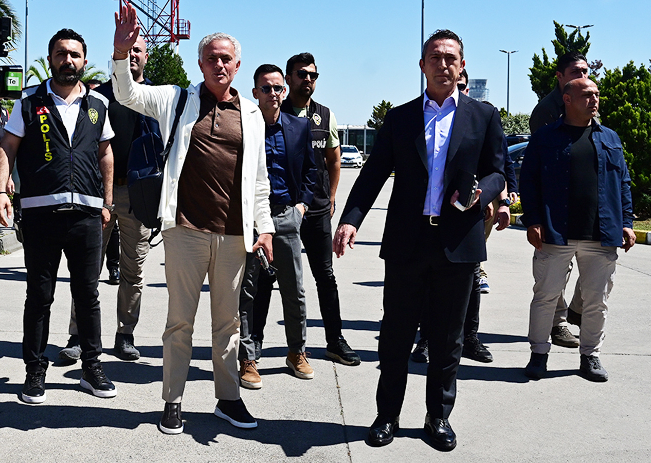 Ve Jose Mourinho İstanbul'a geldi! Fenerbahçeliler efsane teknik direktöre kavuştu