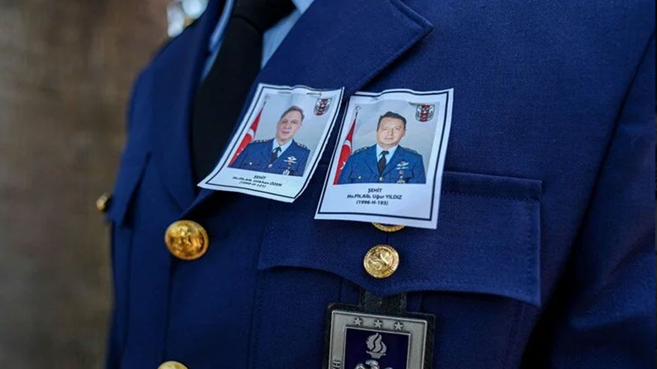 Şehit Pilot Albay Gökhan Özen ve Uğur Yıldız gözyaşları içinde toprağa verildi