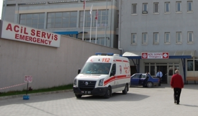 Minibüs duvara çarptı! Ölü ve yaralılar var...