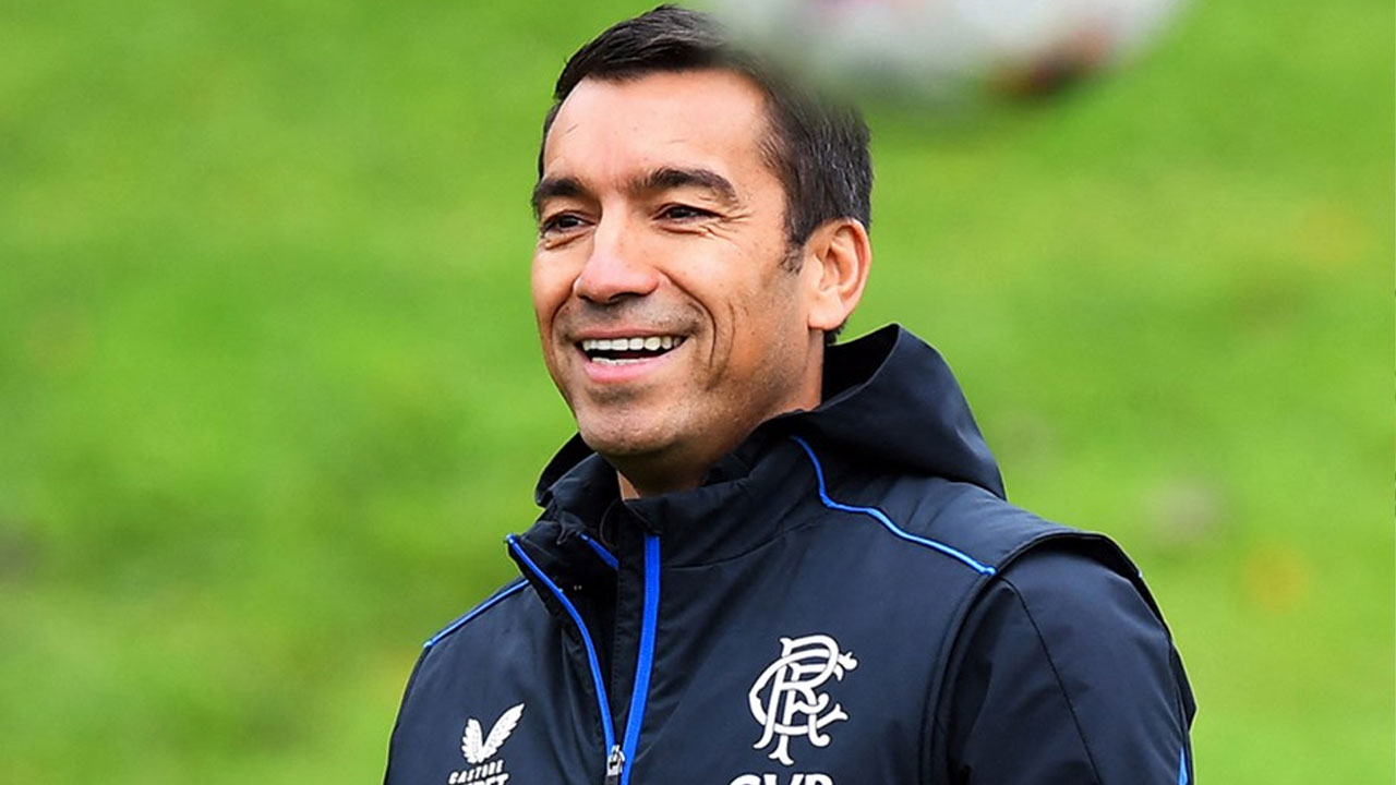 Beşiktaş’ın yeni teknik direktörü Giovanni van Bronckhorst oldu