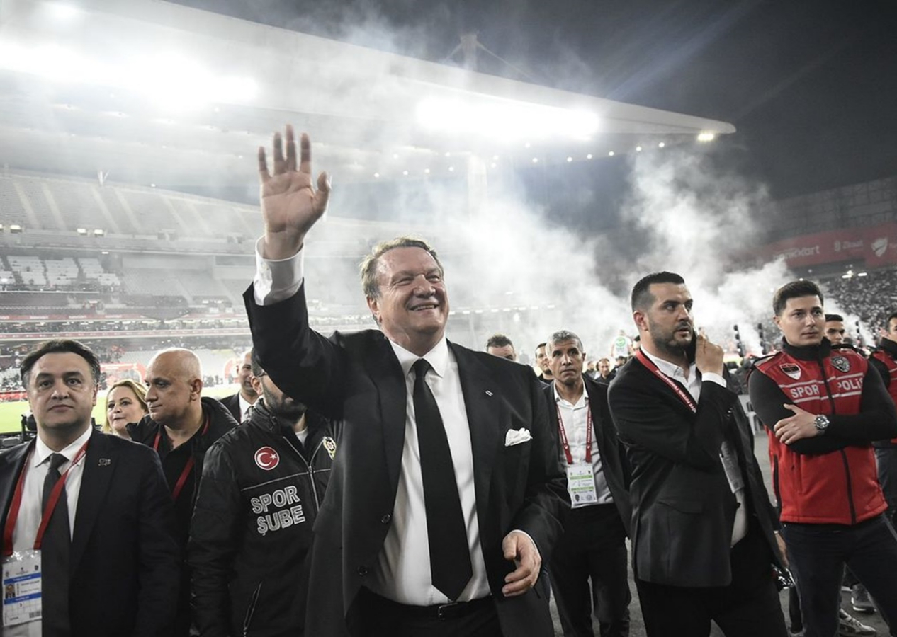 Beşiktaş'ın yeni teknik direktörü belli oldu!