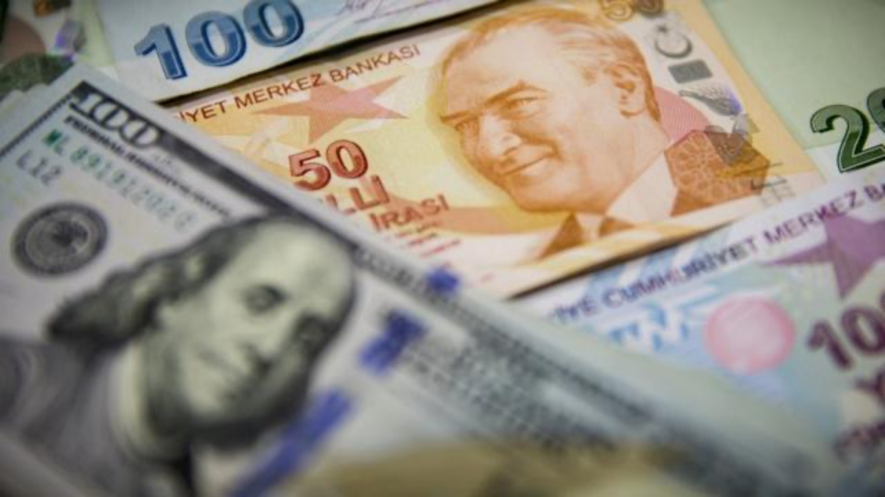 Herkes merak etti! Türk Lirası değer kaybetti bankalara telefon yağdı