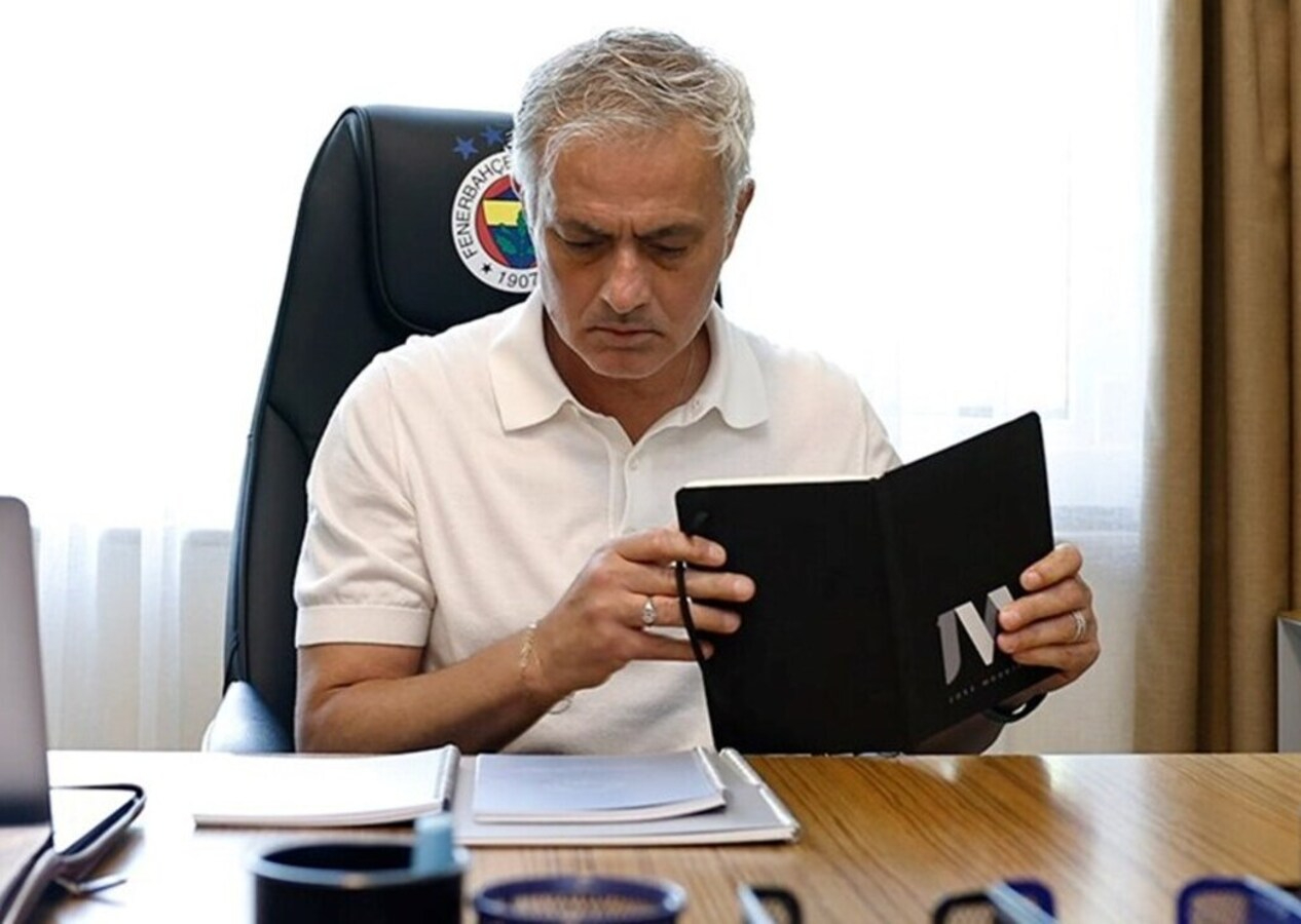 Jose Mourinho, transfer için kolları sıvadı! Fenerbahçe, 1 stoper, 1 orta saha, 2 kanat ve 1 forvet için atağa kalktı