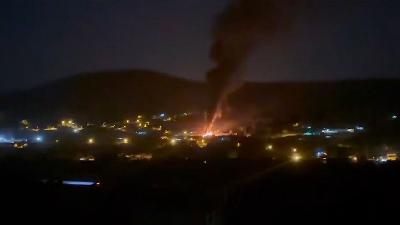 Bursa'da kimyasal madde deposunda yangın! 1'i itfaiyeci 3 kişi gazdan etkilendi