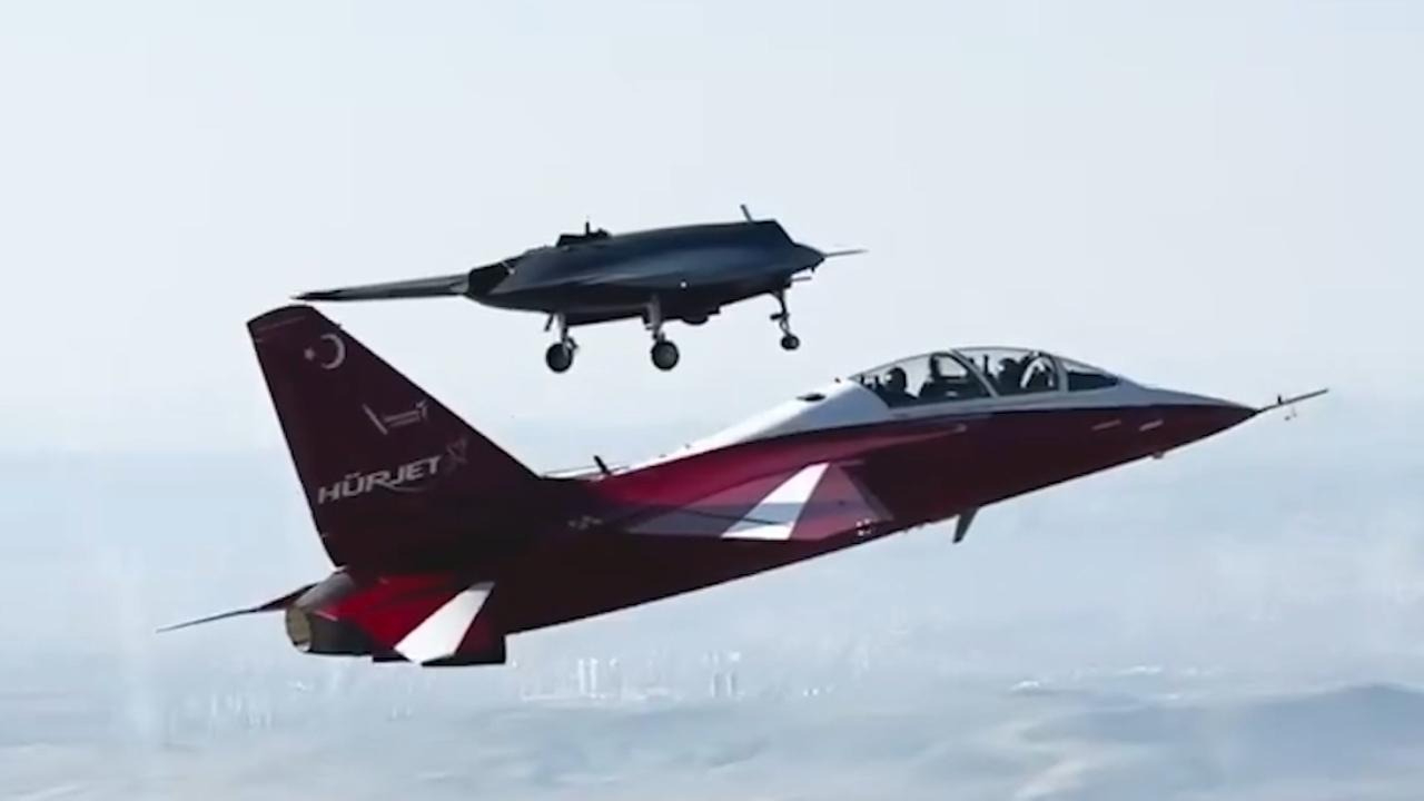 ANKA III ile HÜRJET 50 dakika boyunca kol uçuşu yaptı