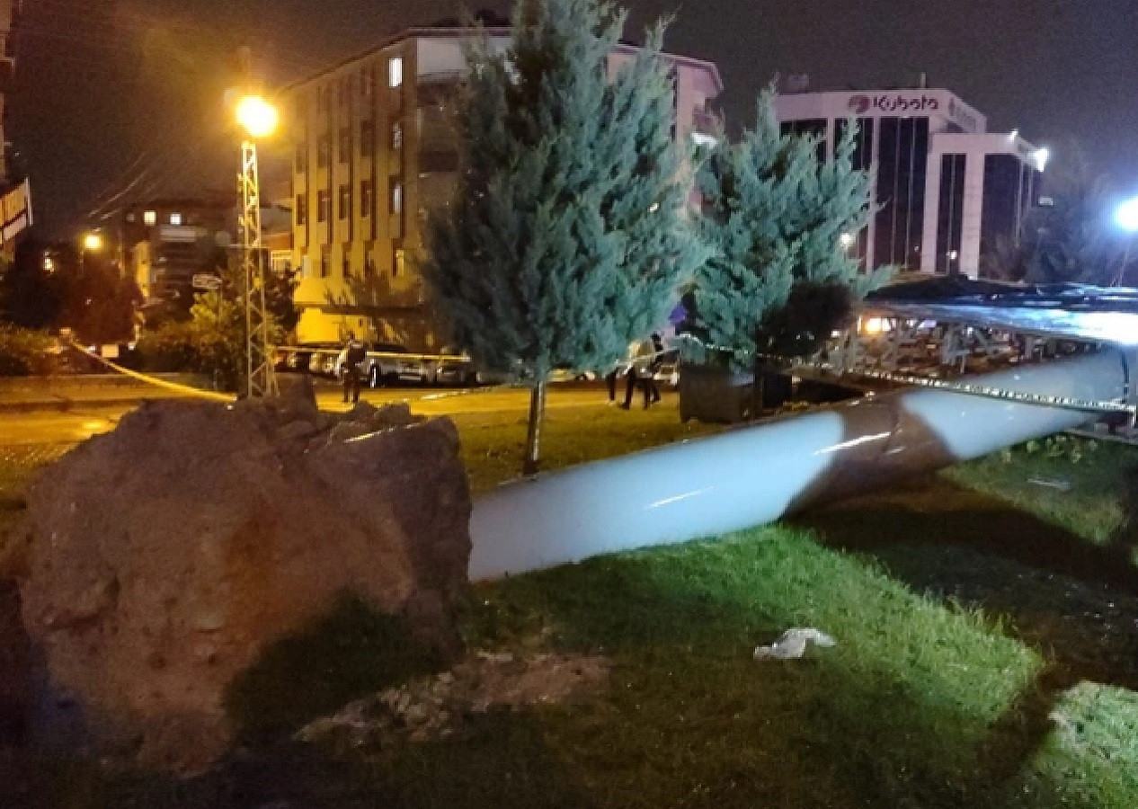 Valilik açıkladı: Yağış sebebi ile reklam panosu devrilen Sincan'da can kaybı yaşandı!