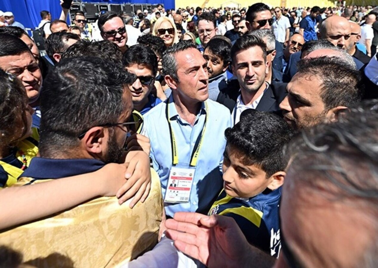 Fenerbahçe Ali Koç'u bir kez daha seçti: İşte nefesleri kesen kongrede dakika dakika yaşananlar...