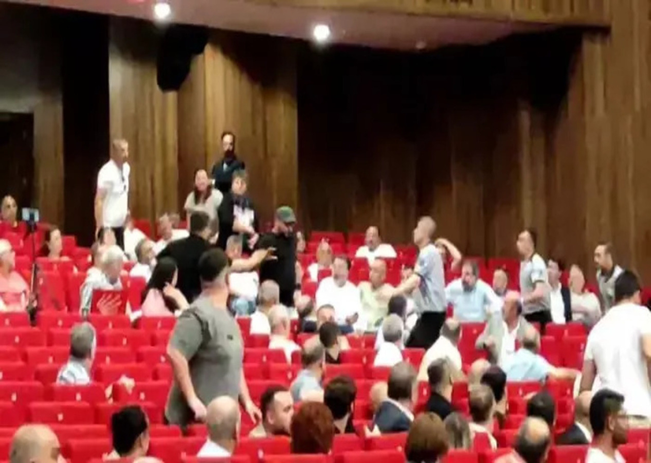 CHP toplantısında skandal sözler: Caner seni vururum!