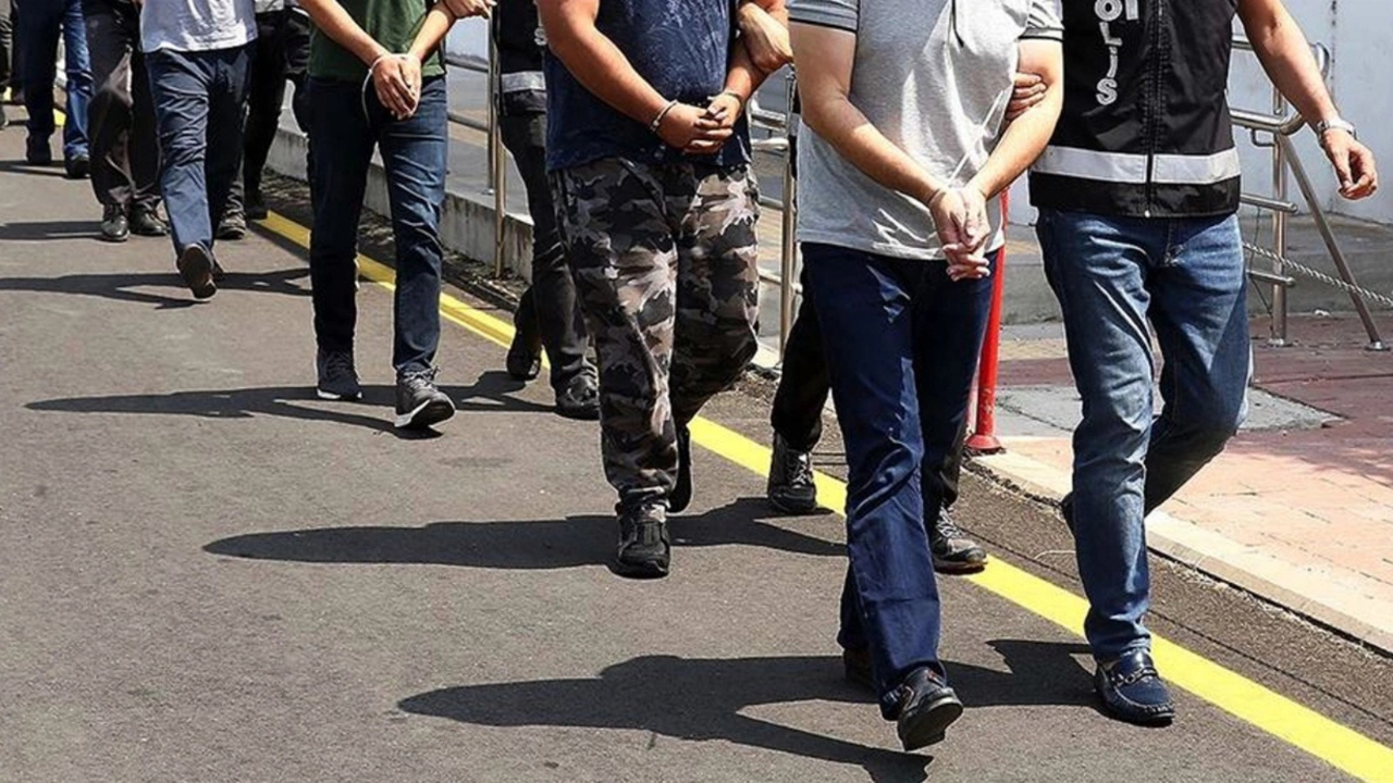 İzmir merkezli 5 ilde eş zamanlı FETÖ operasyonu! 10 şüpheli yakalandı...