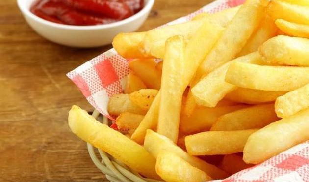 Ünlü fast food zinciri çalışanından 'patates' itirafı: "Böyle gözükmesi için..."