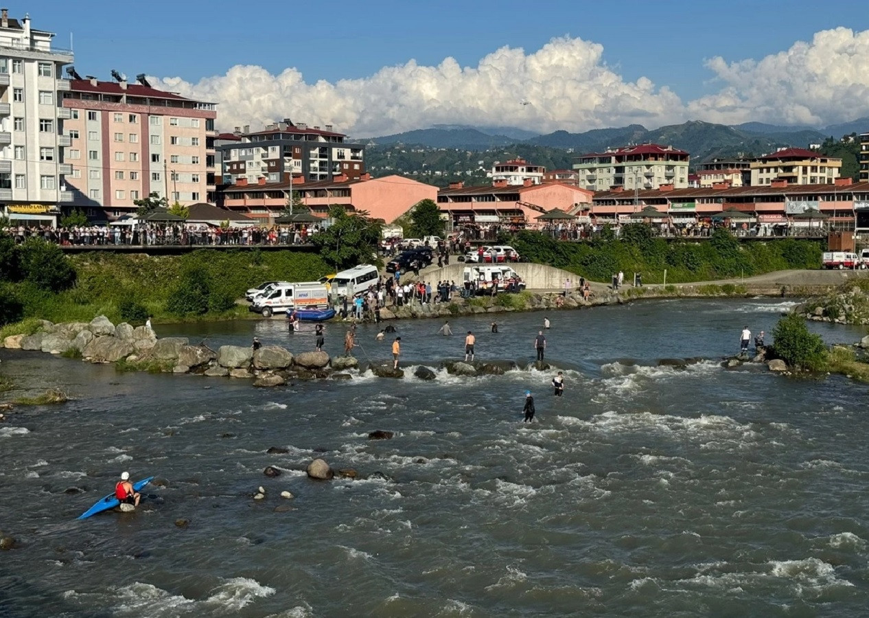 Rize Fırtına Vadisi'nden kötü haber geldi! Akıntıya kapılan 4 kişiden ikisi yaşamını yitirdi...