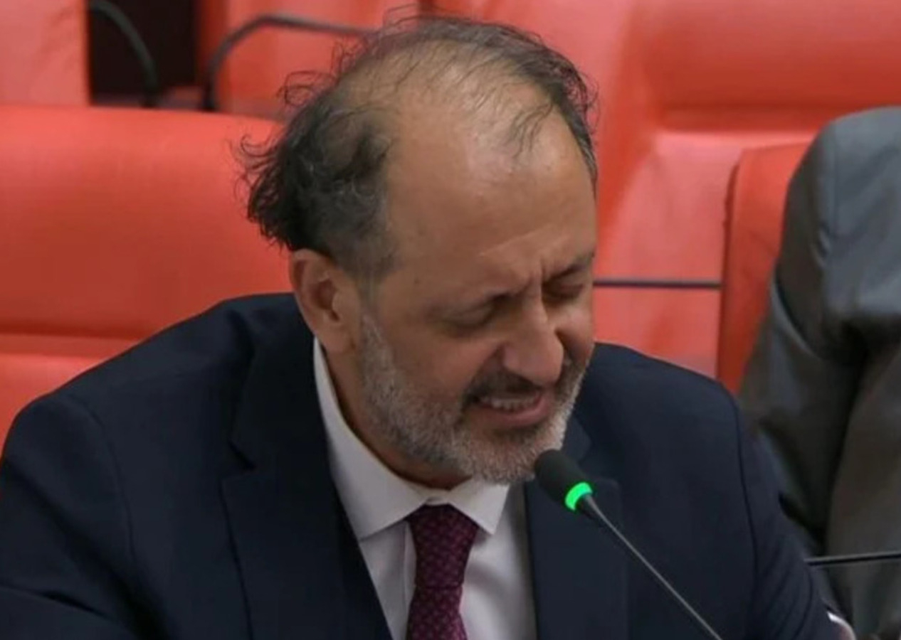 Yücel Arzen, TBMM'de Aybüke Öğretmen için Mağusa Limanı türküsünü seslendirdi!