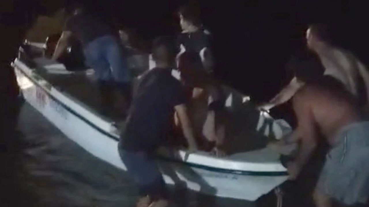Denizin ortasında can pazarı: Mahsur kalanları kurtarmak için zamanla yarıştılar
