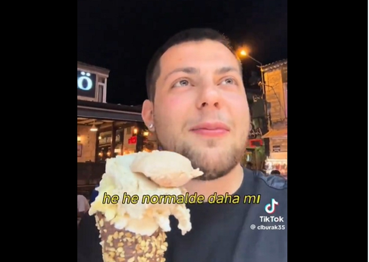 Alaçatı'da dondurma alan iki kişi fiyatlara isyan etti! "Topu 100 TL olsa yine yapmıyor"