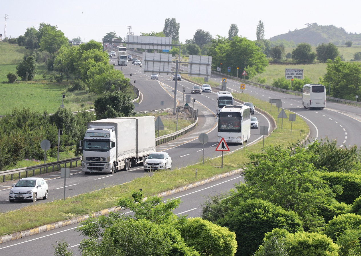 Kurban Bayramı sebebiyle Anadolu'ya yolculuk başladı! İşte trafik yoğunluğu yaşanan o yollar...