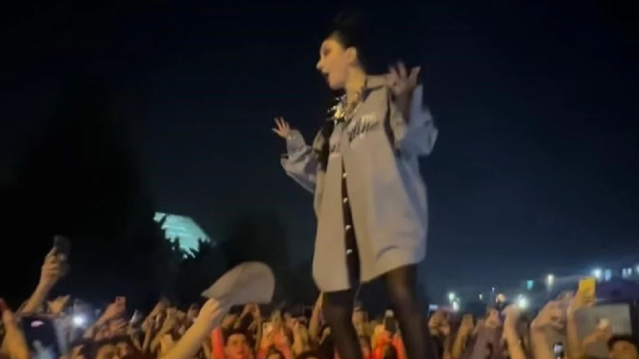Ünlü Şarkıcı Hande Yener ÖDTÜ'de şarkıları ile coşturdu! Birlikte "Sopa"yı seslendirdiler...
