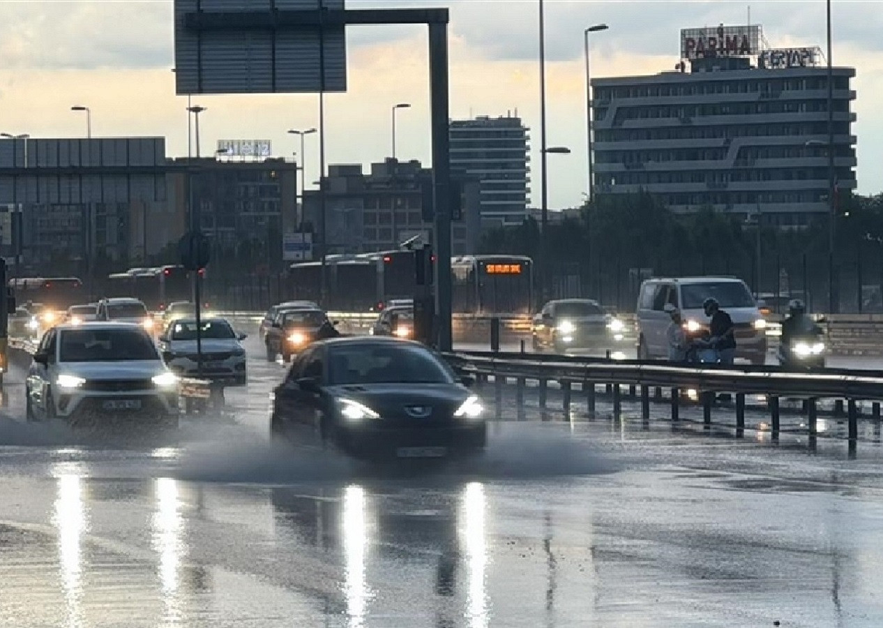AKOM üst üste uyardı: Kuvvetli sağanak bekleniyor...