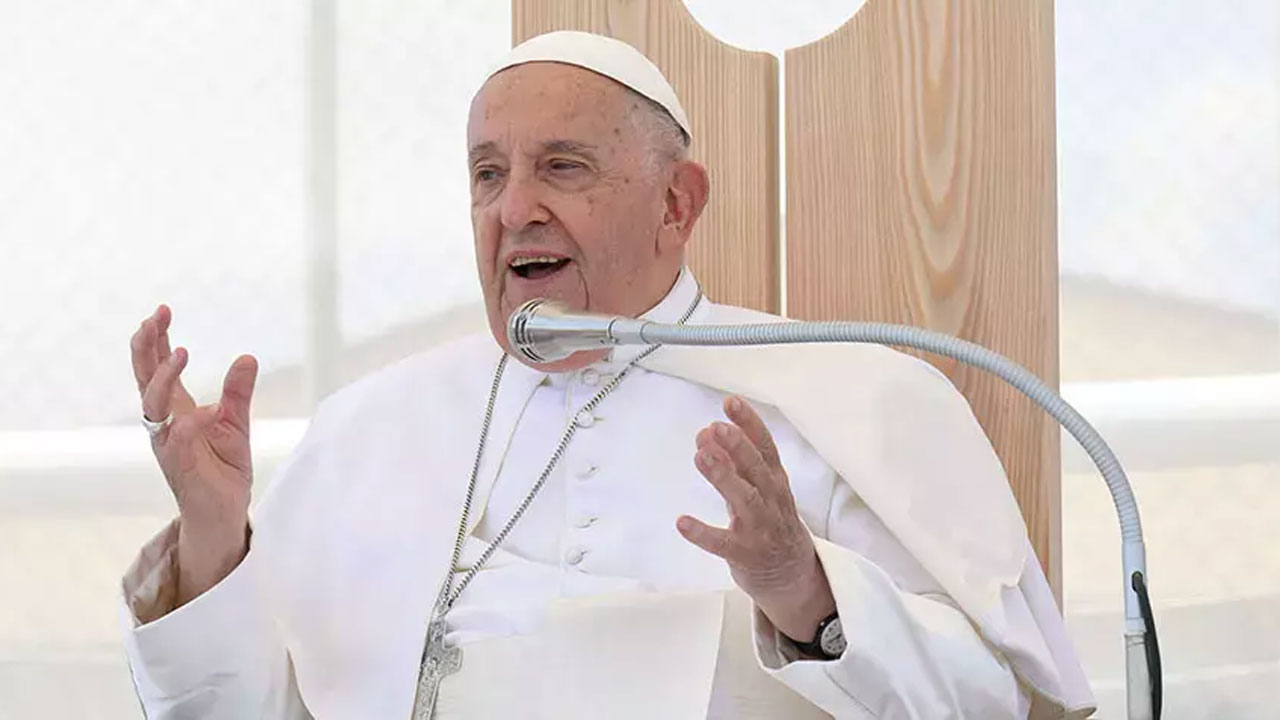 Papa'dan yapay zeka uyarısı: İnsanlığı umutsuz bir geleceğe mahkum etmiş oluruz