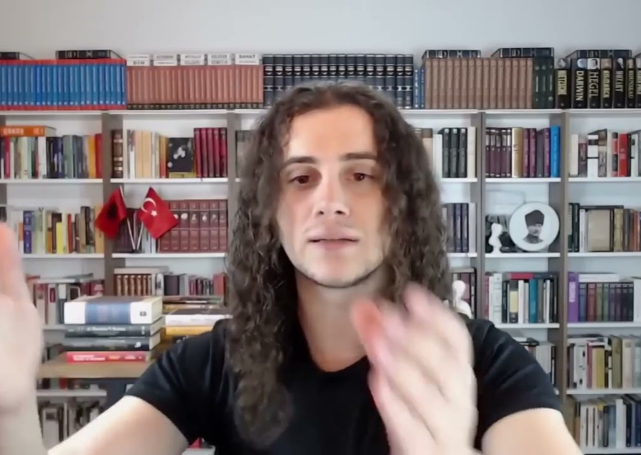 Bakan Tunç duyurdu! Hz Muhammed ile ilgili sözleri tepki toplayan Diamond Tema hakkında yakalama kararı çıkarıldı