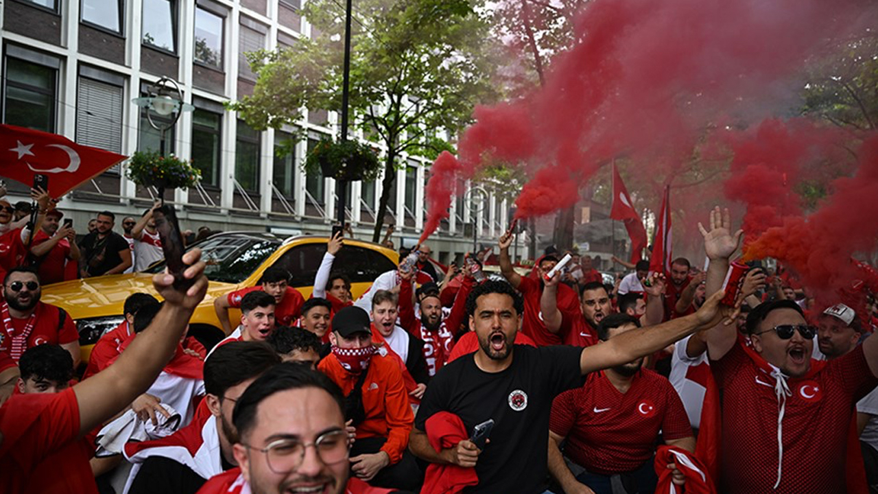 Dortmund sokakları kırmızı beyaz! A Milli Takımımıza Almanya'da büyük destek