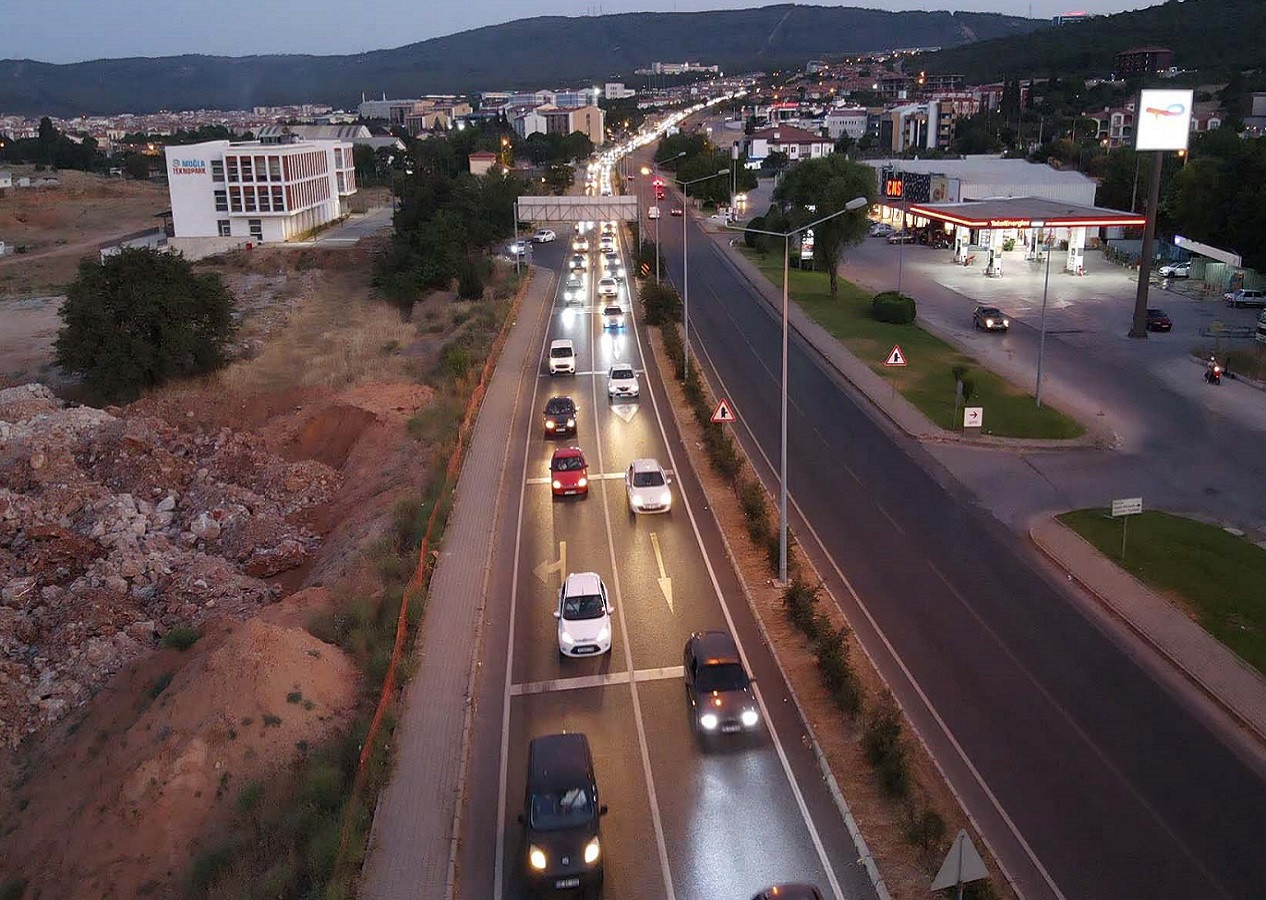 Tatilcilerin dönüşü nedeniyle trafikte yoğunluk yaşanıyor