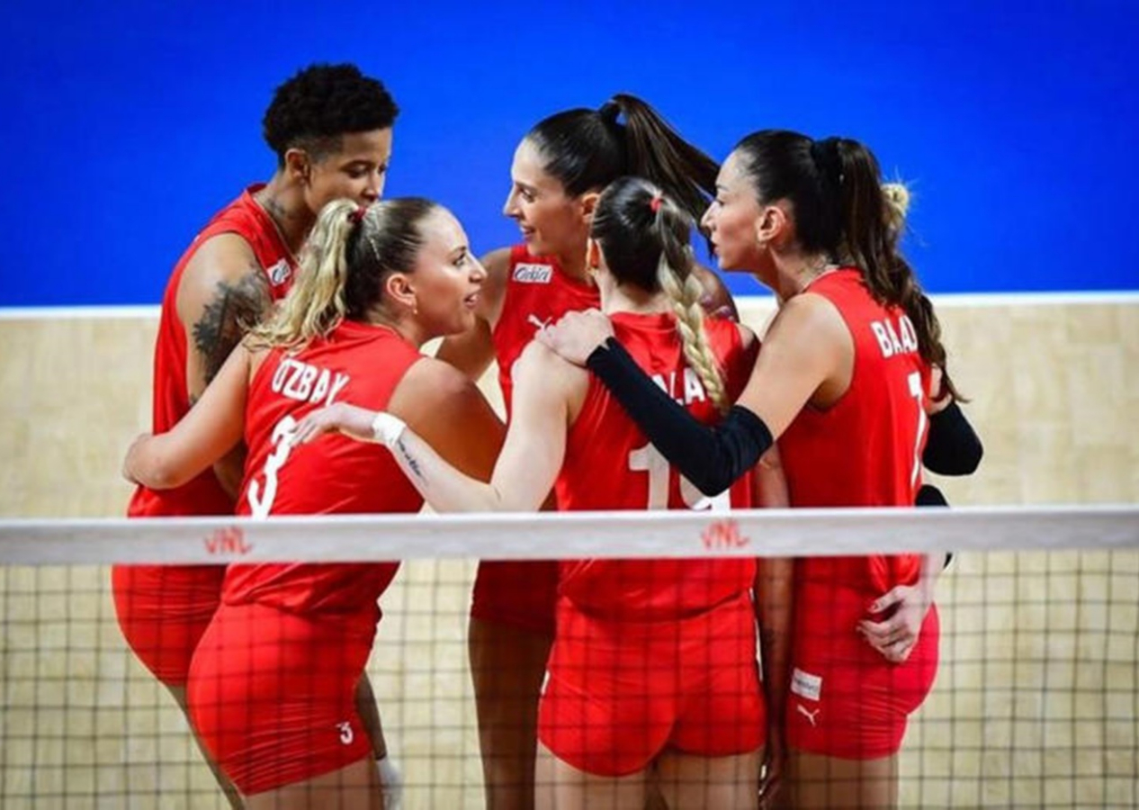 Filenin Sultanları yarı final peşinde! A Milli Kadın Voleybol Takımı ile Polonya karşı karşıya