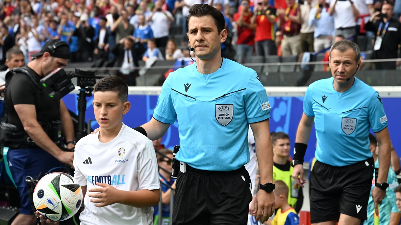 UEFA'dan Halil Umut Meler'e görev! İngiltere - Slovakya maçında görev alacak