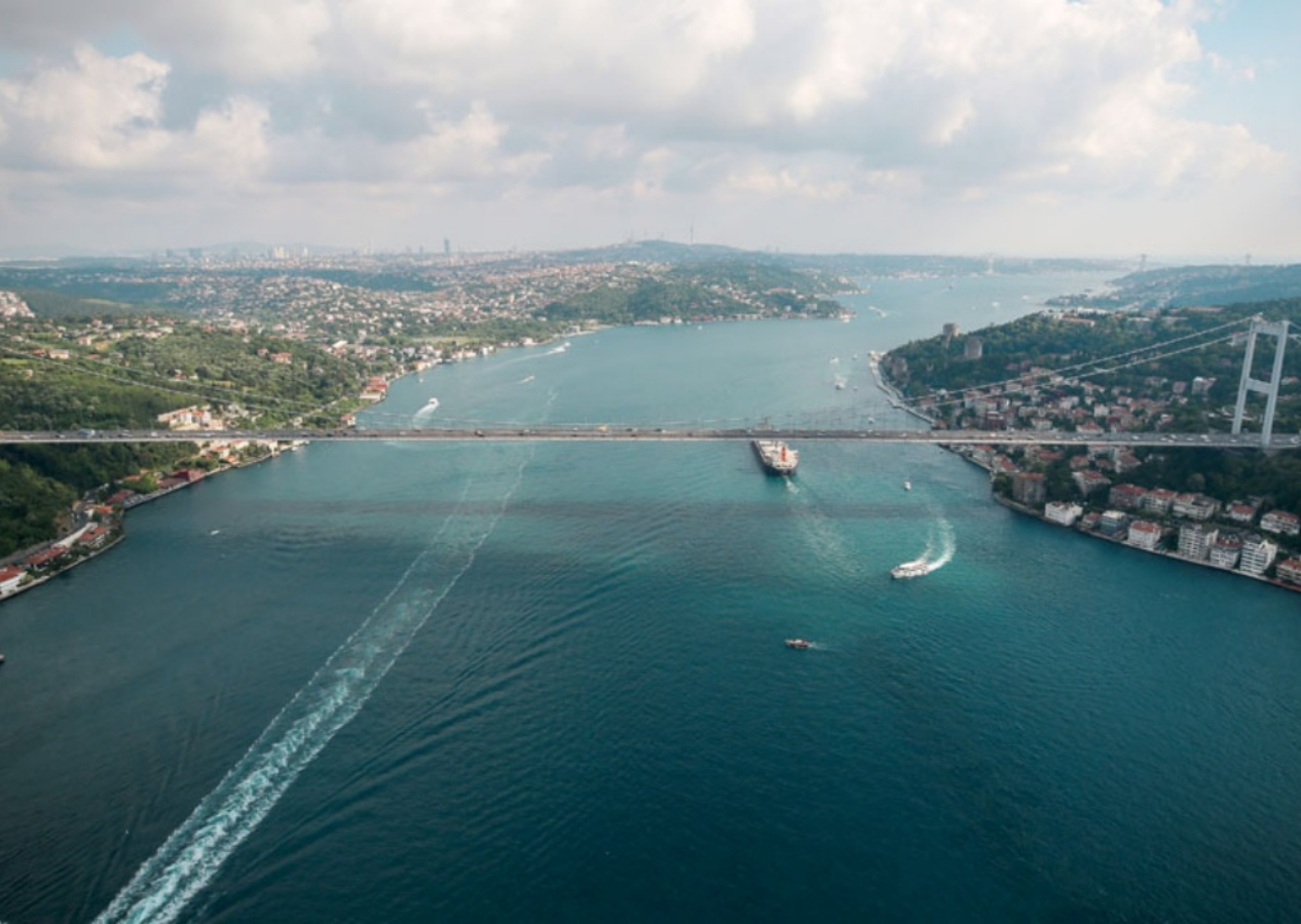 Sosyal medya bunu konuşuyor! İstanbul Boğazı'nda menemen yemenin bedeli 18 bin TL
