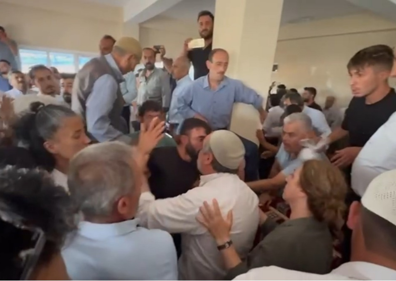 Mardin'de DEM'li vekilin yangınla ilgili provokasyonunu vatandaşlar bozdu! ''Defolun gidin buradan''