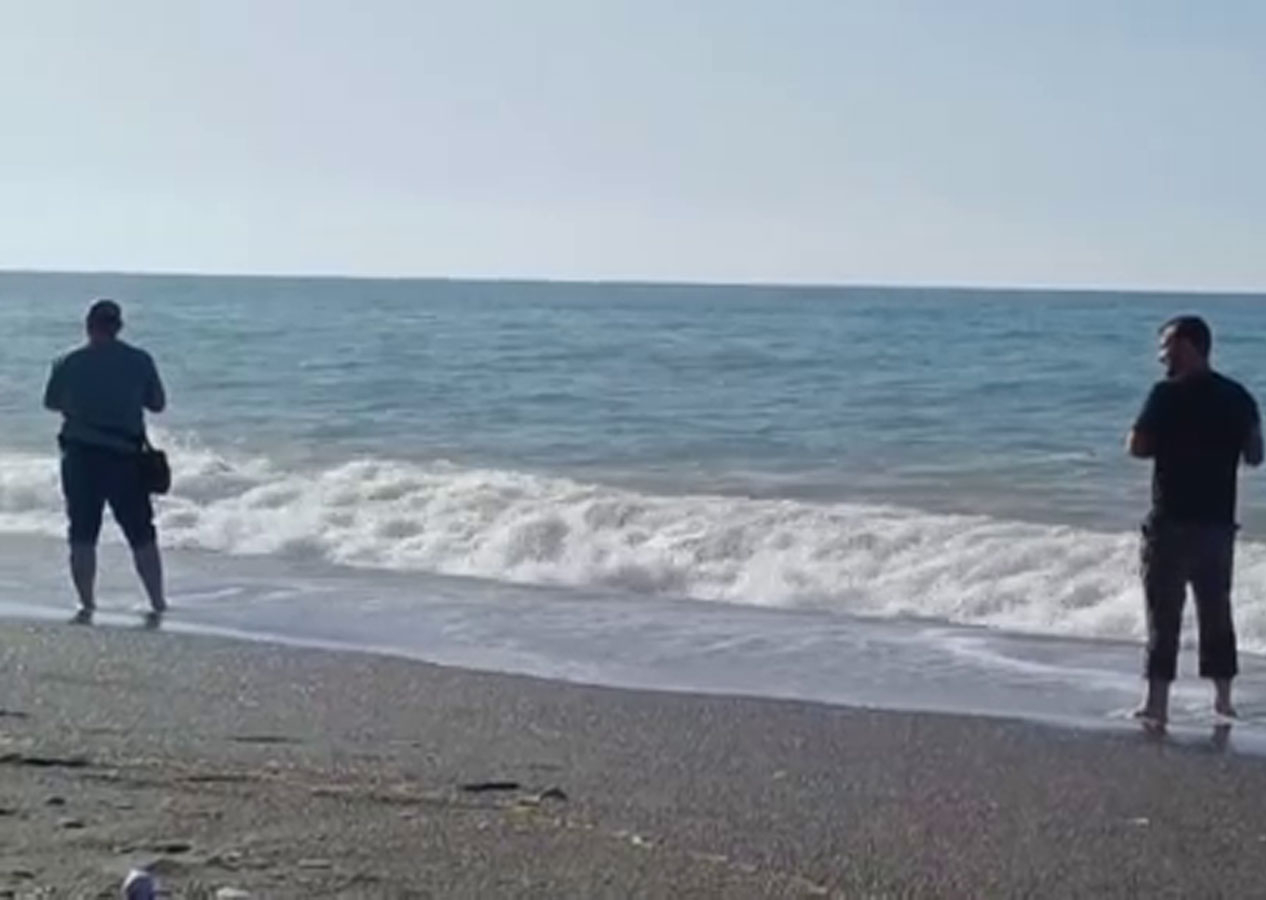 Karadeniz dalgalandı sahiller balıkçılara kaldı