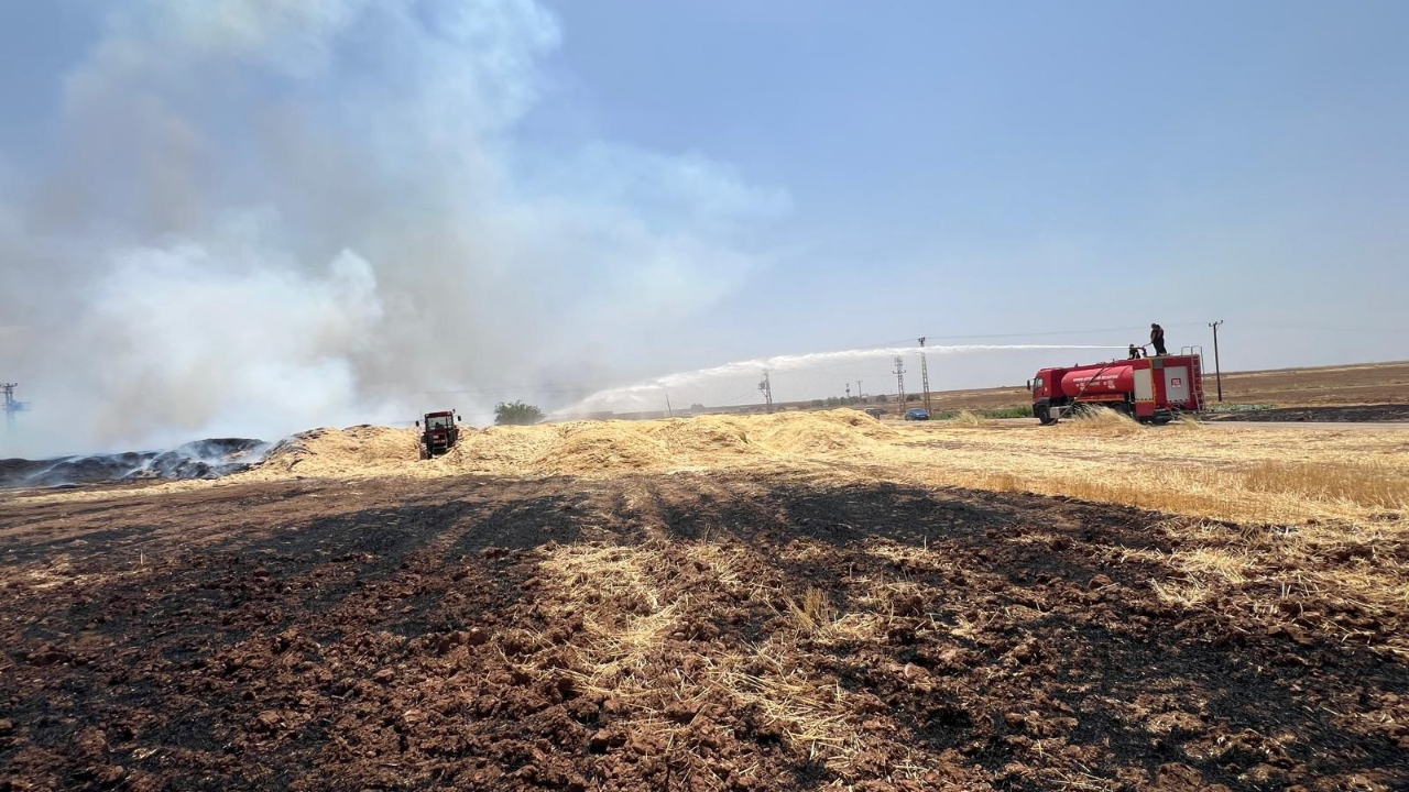 Mardin’de aynı tarlada 4’üncü vaka: Bin 500 ton saman alev alev yandı