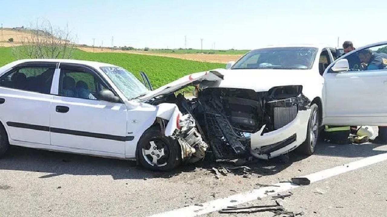 Tekirdağ'da iki araç çarpıştı: 6 kişi yaralandı...