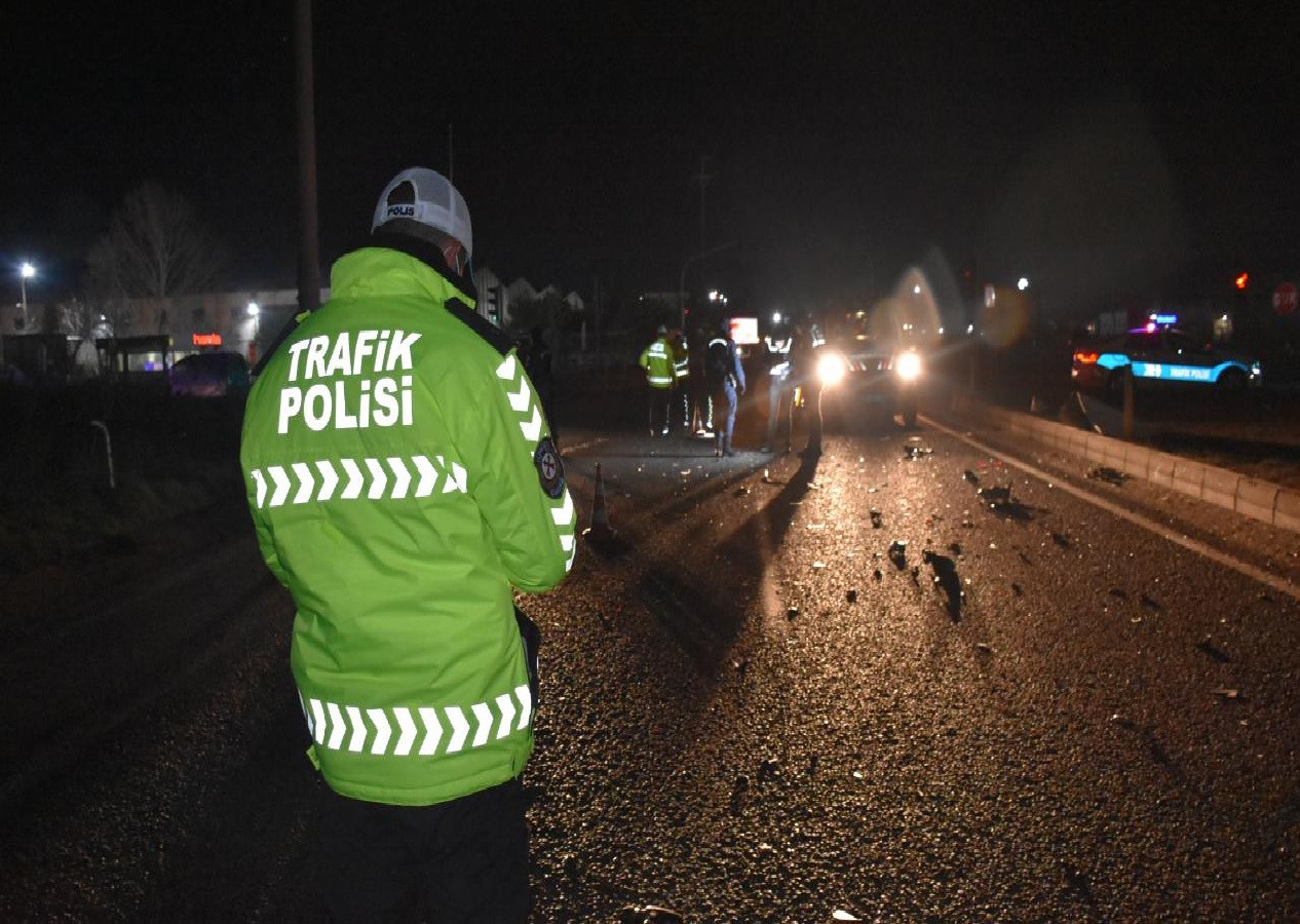 Tekirdağ'da iki araç çarpıştı: 6 kişi yaralandı...