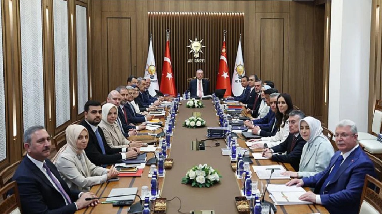 AK Parti'nin 7 il başkanı değiştirildi! İşte il başkanları değişen o iller...