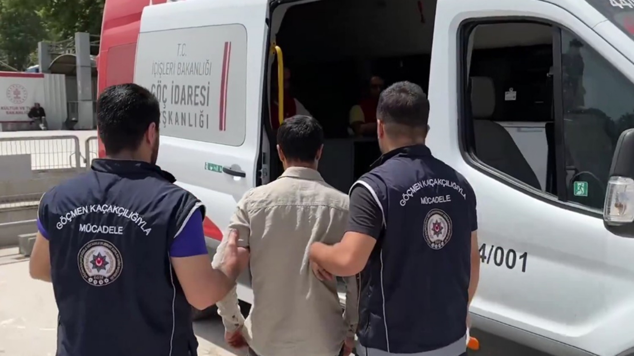 Bakan Yerlikaya duyurdu! Kalkan-24 denetimlerinde bin 456 düzensiz göçmen yakalandı