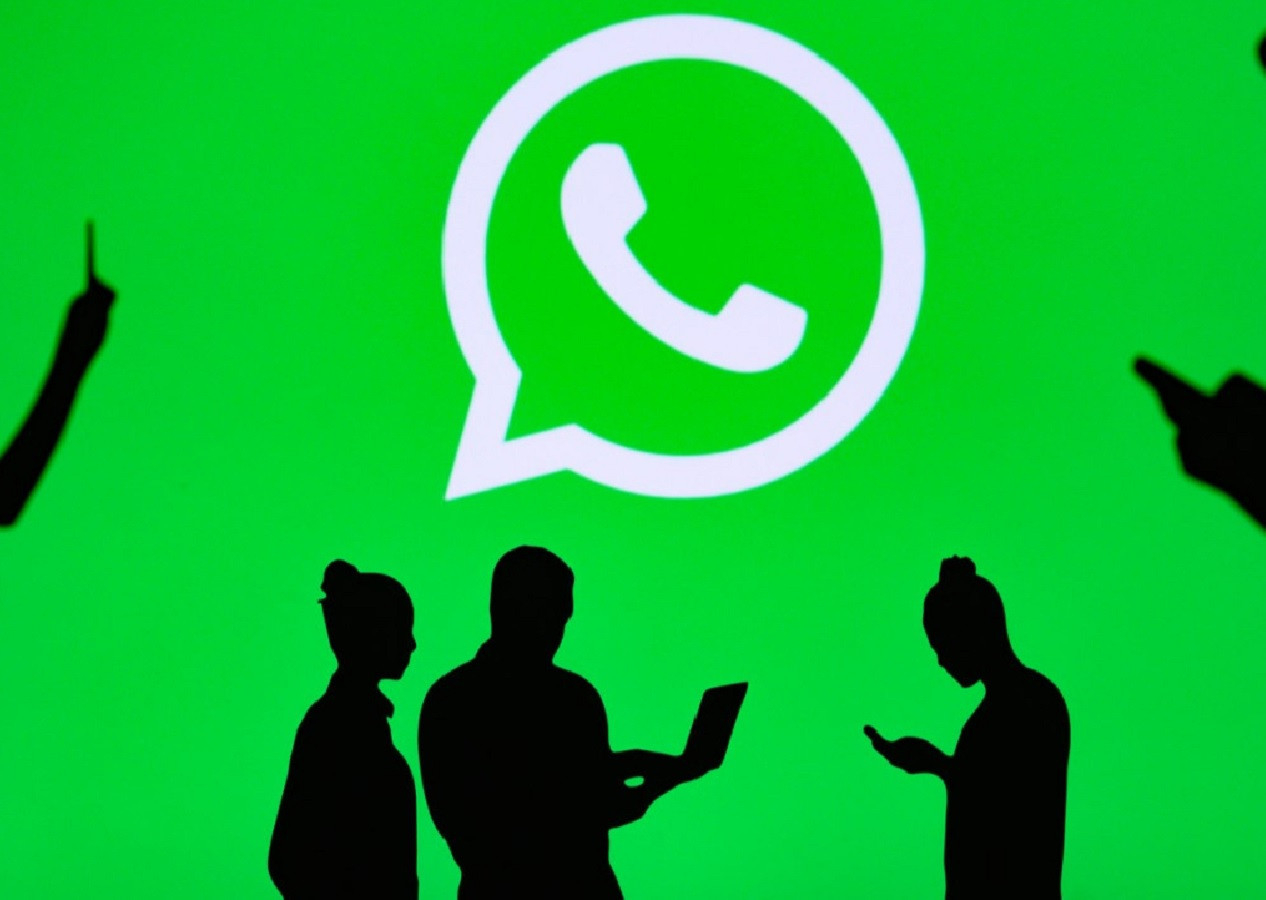WhatsApp'tan kızlara özel sticker paketi yayınlandı! İşte o paketin detayları...
