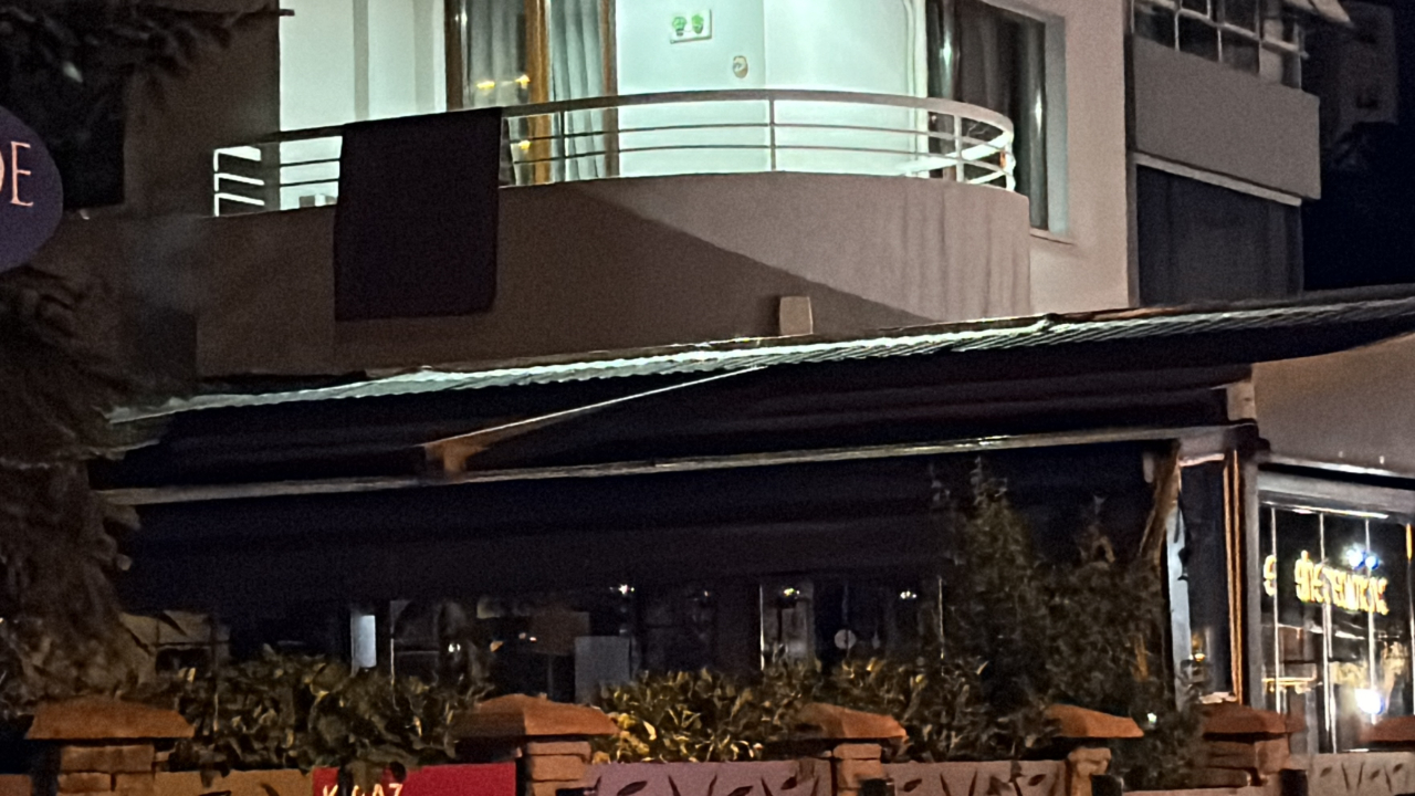 Kadıköy'de restoranın asma tavanı çöktü, bazı müşteriler yaralandı