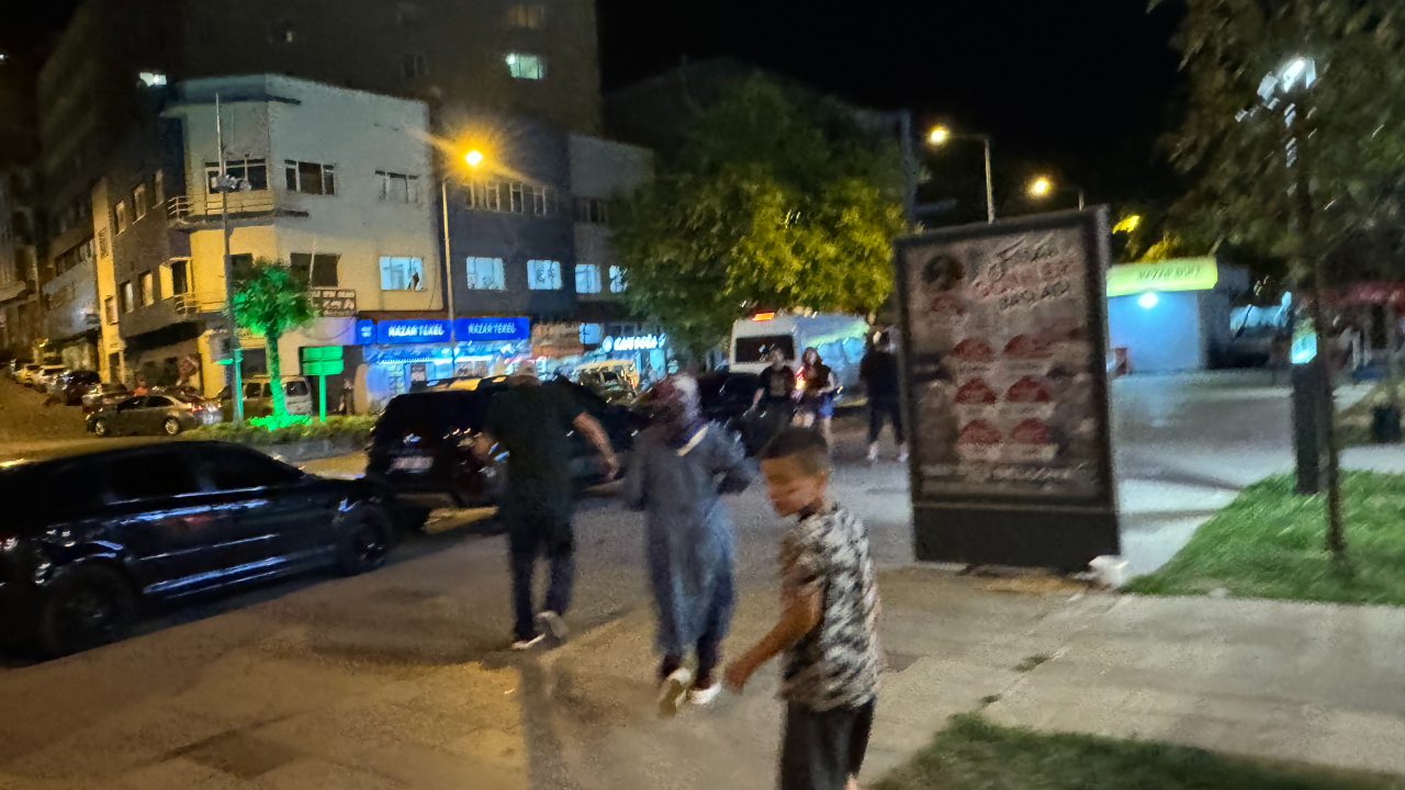Heyecanın sonu acı bitti! Milli maçı izlerken parmağı koptu