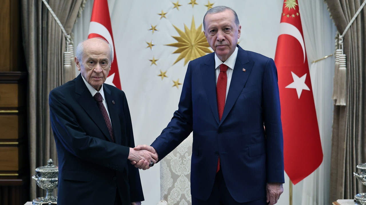 Beştepe'de kritik zirve: Cumhurbaşkanı Erdoğan, Bahçeli ile bir araya geldi