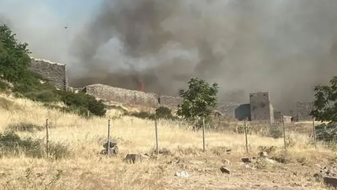Çanakkale'de makilik alanda yangın! Ekipler müdahale ediyor