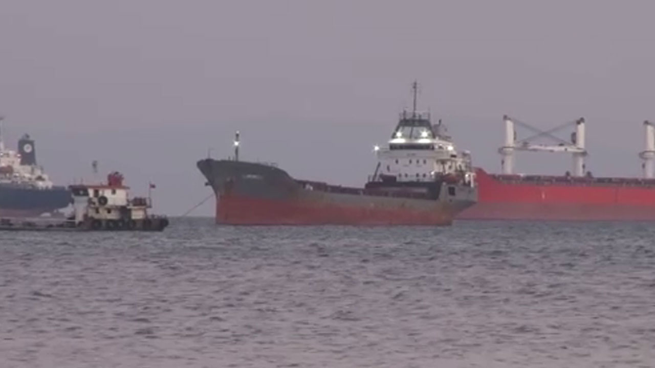 Bakırköy açıklarında kuru yük gemisi karaya oturdu kurtarma çalışması başlatıldı