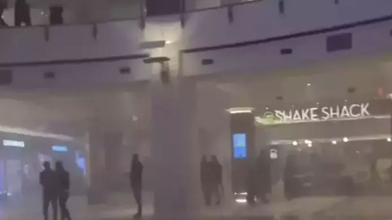 Başakşehir'de Mall of İstanbul AVM'nin otoparkından korkutan yangın