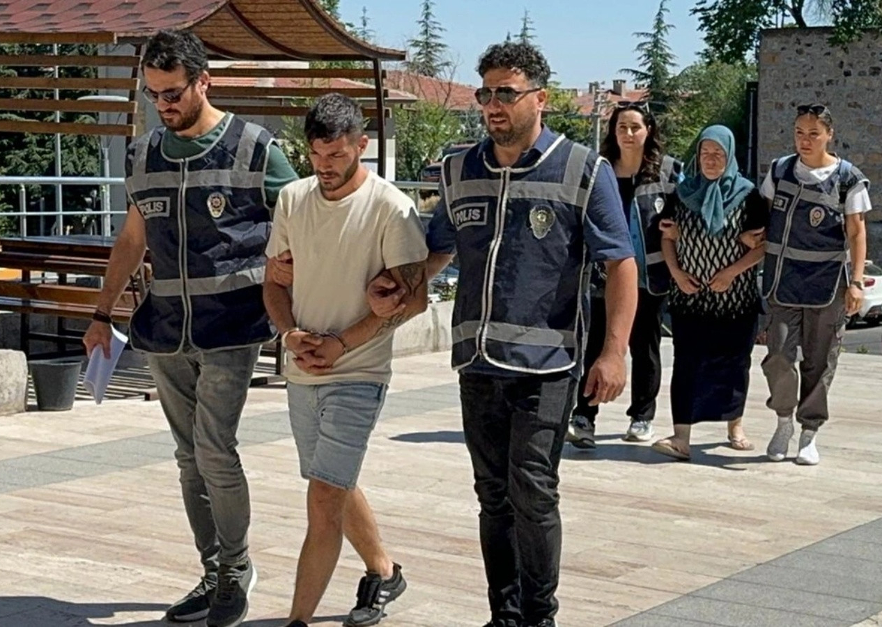 Anne ve oğlundan 90 milyon liralık vurgun! Yurt dışına kaçma hazırlığındayken yakalandılar...