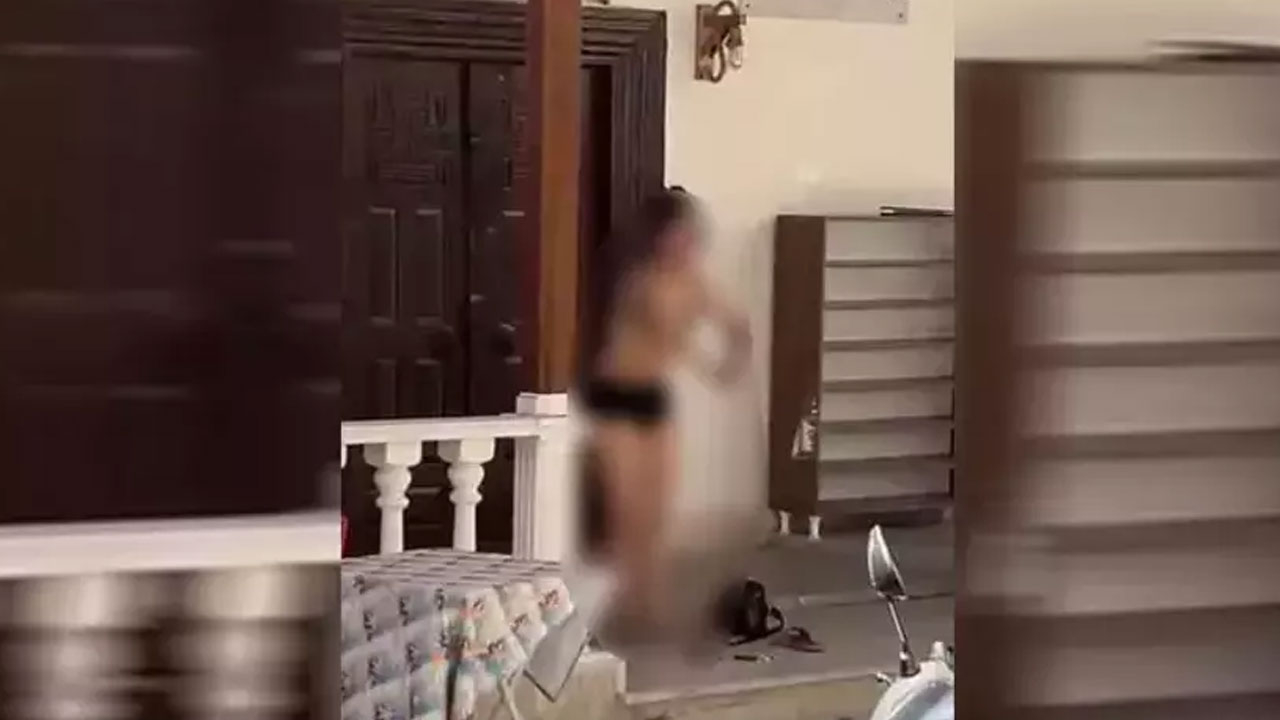 Balıkesir'de bir kadın cami önünde soyundu!