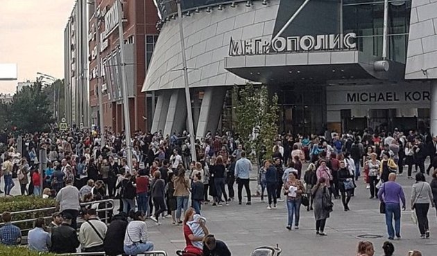 Rusya'da bomba paniği! 10 bin kişi tahliye edildi
